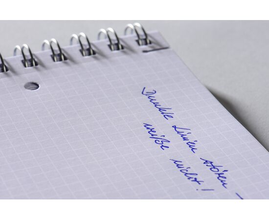 Блокнот Notizio [7035] в клетку (красный, А4, 90 листов) фотография 4