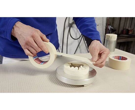 Слегка крепированная маскировочная лента Tesa [T4317-5025] на бумажной основе для окраски распылением (белая, до 80°C, 140 мкм, 50 м х 25 мм) фотография 4