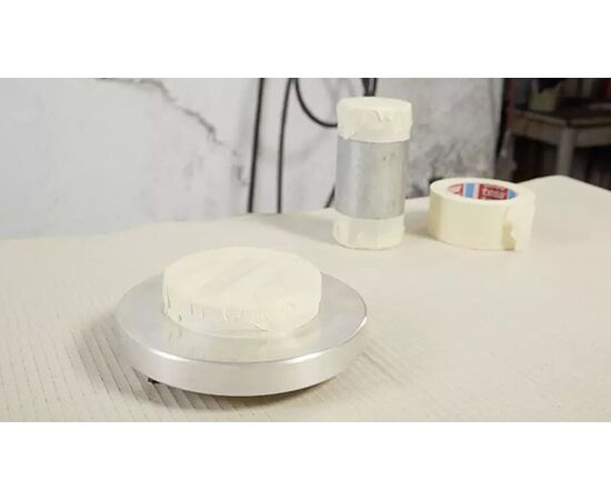 Слегка крепированная маскировочная лента Tesa [T4317-5025] на бумажной основе для окраски распылением (белая, до 80°C, 140 мкм, 50 м х 25 мм) фотография 5