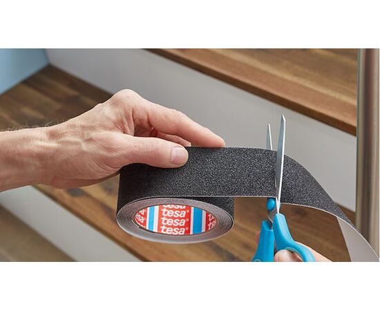 Противоскользящая лента Tesa Anti-slip Tape [T55583-00000-00] (черная, 5 м х 25 мм) фотография 8