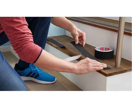 Противоскользящая лента Tesa Anti-slip Tape [T55585-00000-00] (черная, 15 м х 25 мм) фотография 4