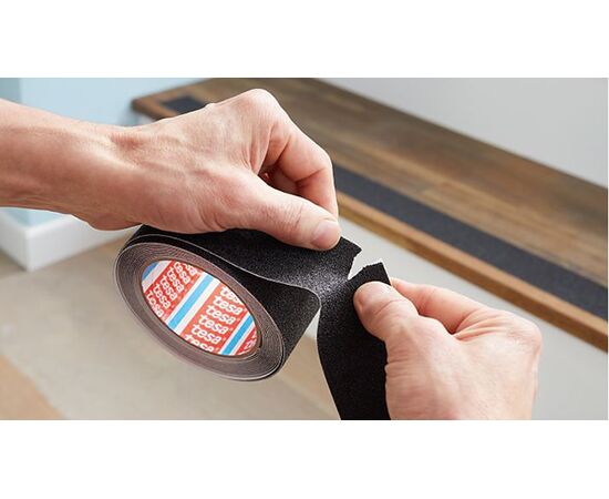 Противоскользящая лента Tesa Anti-slip Tape [T55585-00000-00] (черная, 15 м х 25 мм) фотография 7
