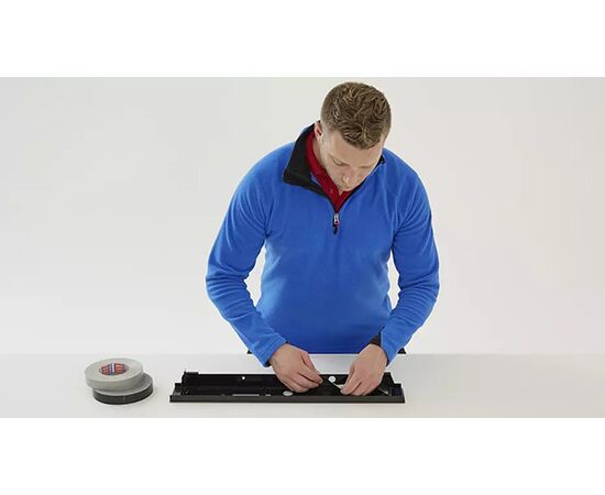 Термостойкая лента Tesa [T04657-00112-00] на тканевой основе с акриловым покрытием (серо-коричневая, до 180°С, 290 мкм, 25 м x 25 мм) фотография 3