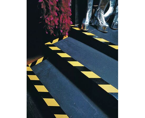 Напольная маркировочная лента Tesa [T60760-12] для разметки пола (васильковая, ПВХ основа, 150 мкм, самоклеящаяся, 33 м x 50 мм) фотография 6