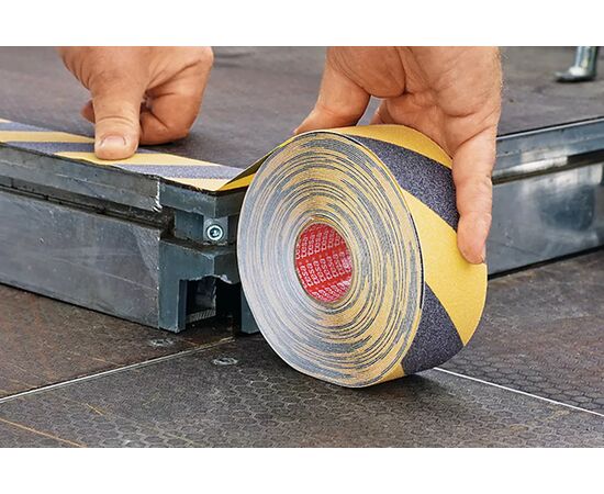 Профессиональная противоскользящая лента Tesa Anti-slip Tape [T60951-00000-01] (желто-черная, 800 мкм, 15 м x 50 мм) фотография 3